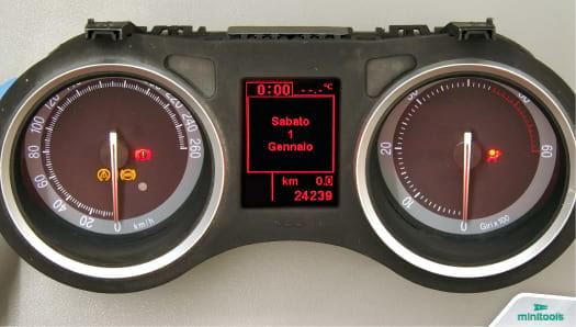 Quadro strumenti di Alfa Romeo 159, 8C, Brera e Spider dopo la riparazione con il display di ricambio Minitools SEPDISP79